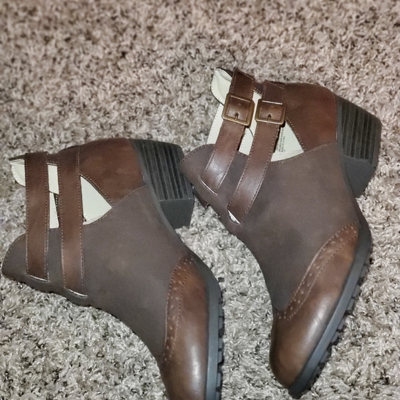 JBU Brown Booties - Picture 2 of 3